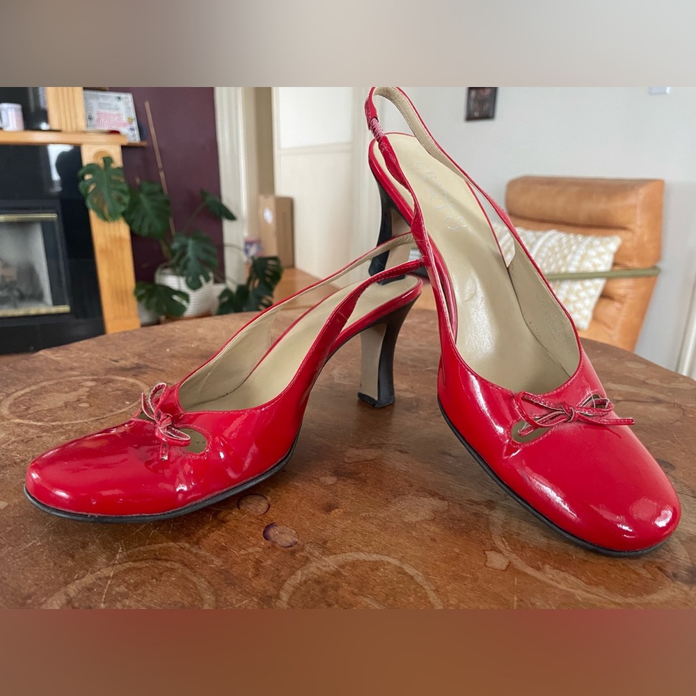 High Femme Dream/Vintage Round Toe Patent Leather Pumps